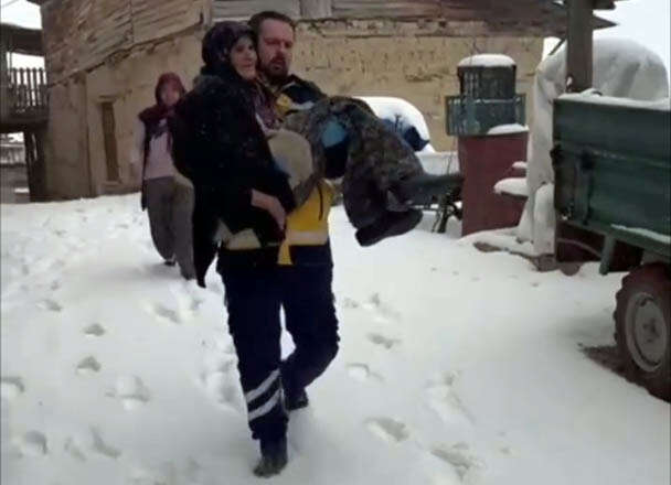 yer-karaman-ermenek-karda-hastaya-kucak-oldu