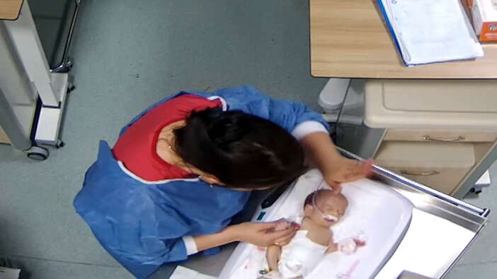 5-gunluk-bebegi-darbeden-hemsirenin-ifadesi-ortaya-cikti