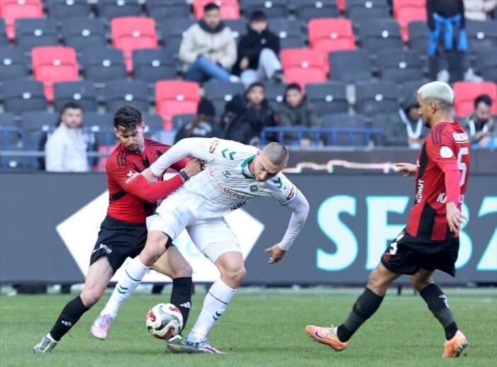 konyaspor-son-nefeste-puani-kapti-cagdas-atan-sabir-mesaji-verdi