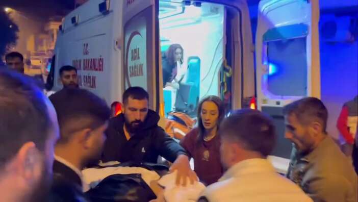 havaya-ates-acti-balkonda-oturan-genc-oldu