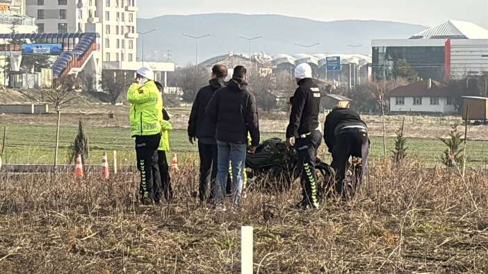 kayip-olan-19-yasindaki-genc-yol-kenarinda-korkunc-halde-olu-bulundu