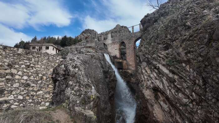 kayip-olarak-aranan-15-yasindaki-tuba-dere-kenarinda-olu-bulundu