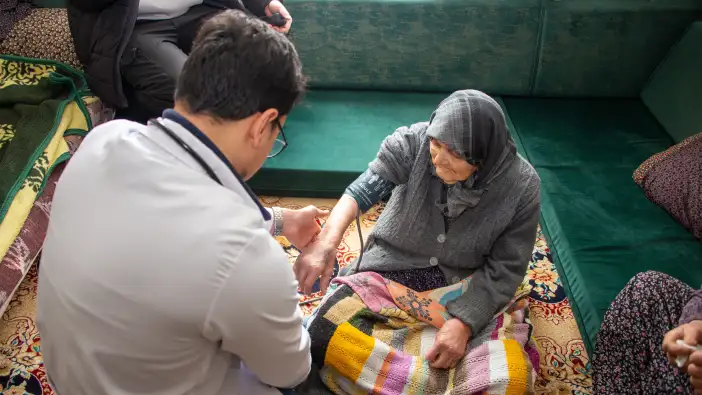 konyada-evinden-cikamayan-yasli-vatandaslara-saglik-taramasi