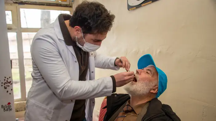 konyada-evinden-cikamayan-yasli-vatandaslara-saglik-taramasi