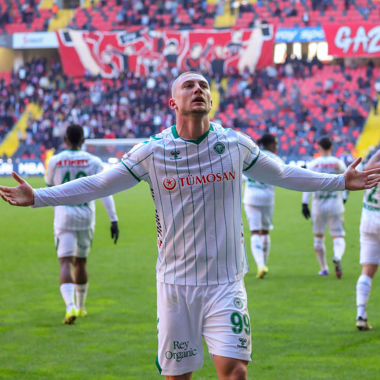 konyaspora-golle-donen-blaz-kramerden-mucadele-mesaji