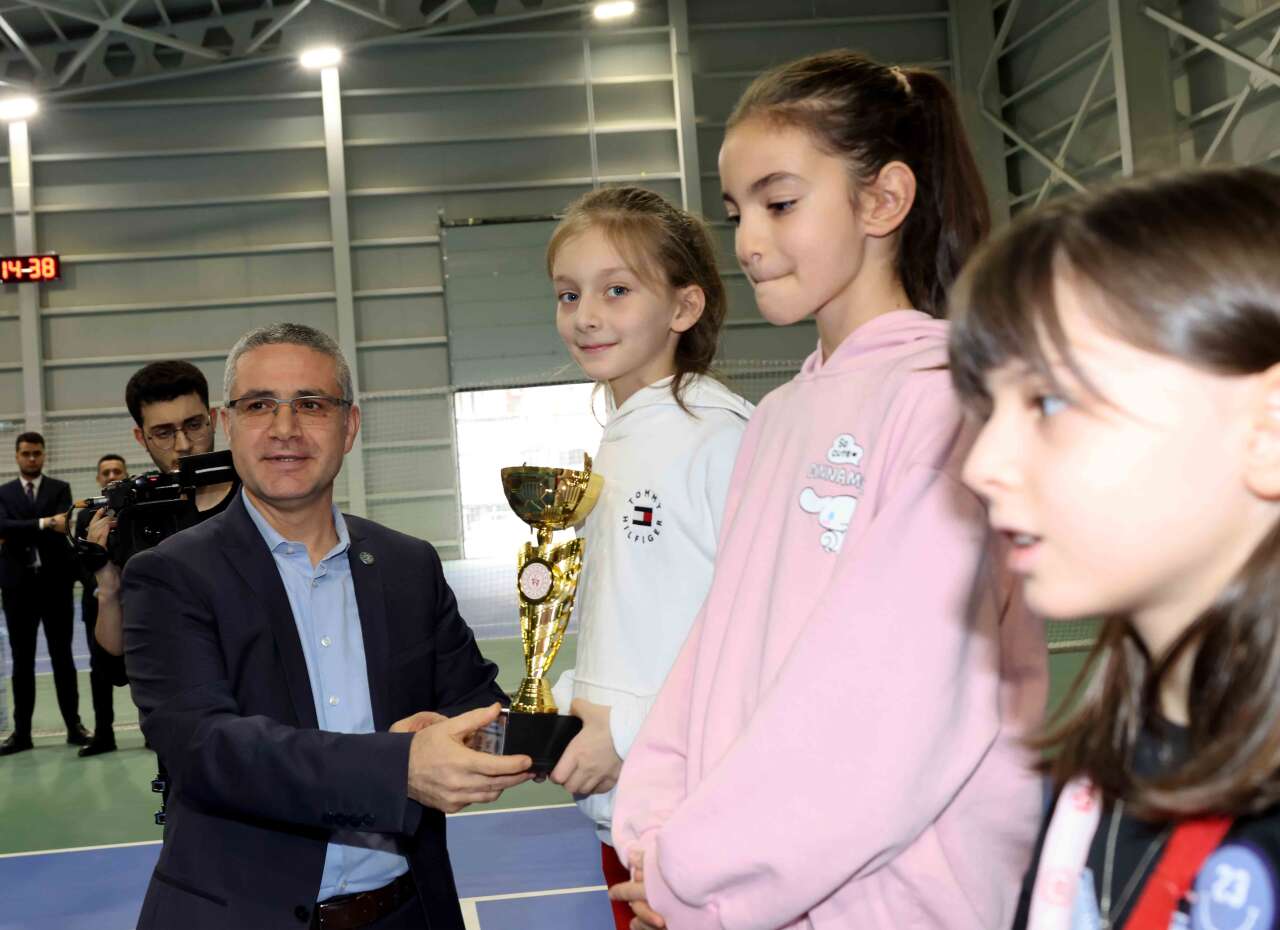 konya-tenis-turnuvasi-odul-toreniyle-sona-erdi