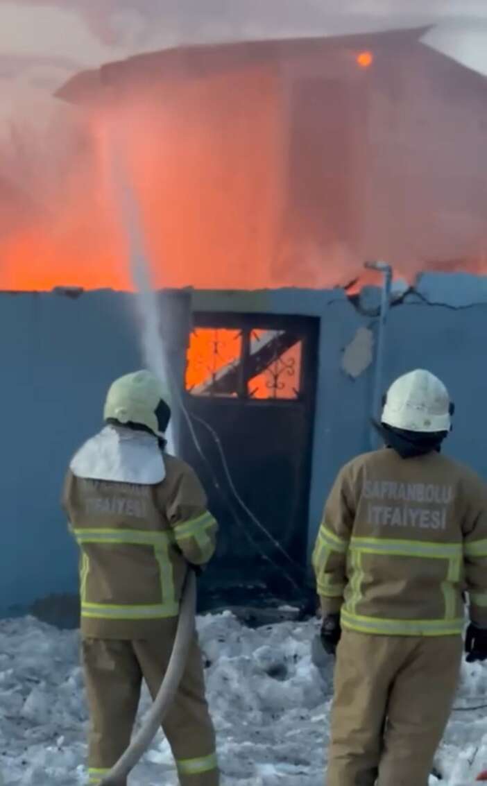 muhtarin-iki-katli-evi-yandi