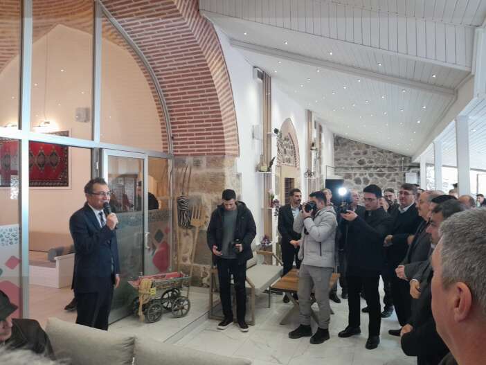 acilis-yapildi-konya-karapinardaki-bu-kafede-yas-siniri-var