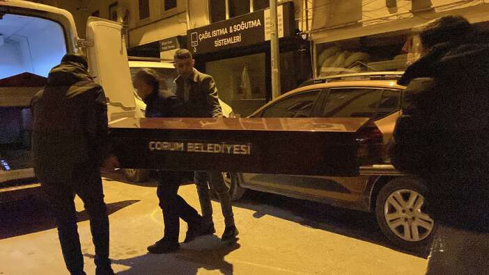 kamil-ilgezdi-kardesi-tarafindan-evinde-olu-bulundu