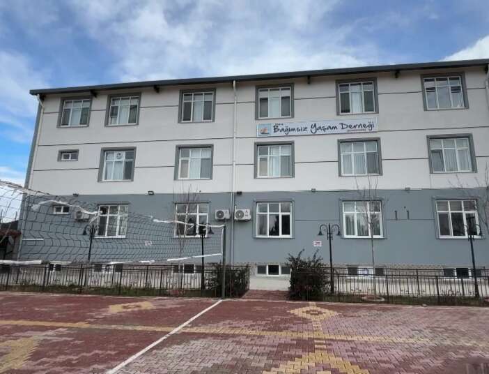 konyada-hayatlari-degisen-2-genc-simdi-baskalari-icin-savasiyor