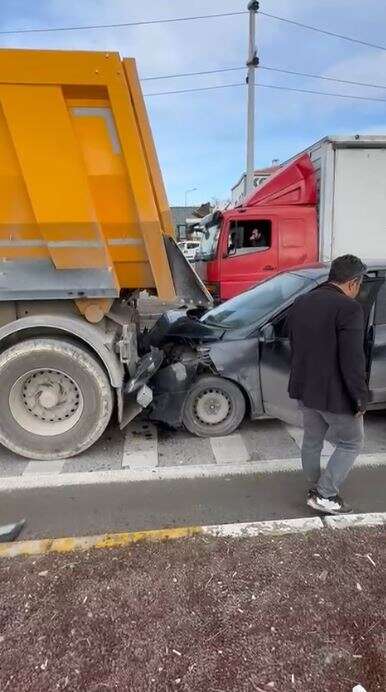 konyada-otomobil-tira-arkadan-carpti-kadin-surucu-yaralandi