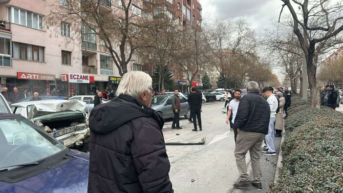 konyanin-merkezinde-8-aracin-karistigi-zincirleme-kaza