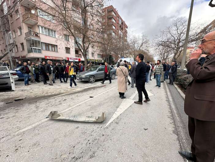 konyanin-merkezinde-8-aracin-karistigi-zincirleme-kaza