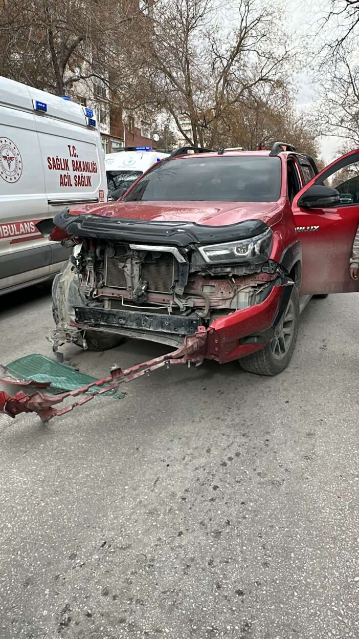 konyanin-merkezinde-8-aracin-karistigi-zincirleme-kaza