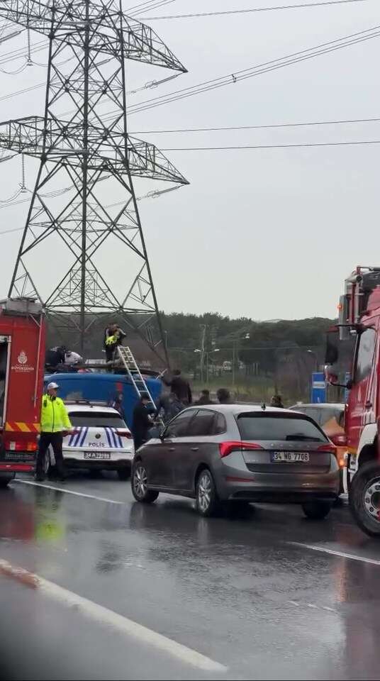 cezaevi-araci-devrildi-4-jandarma-yarali