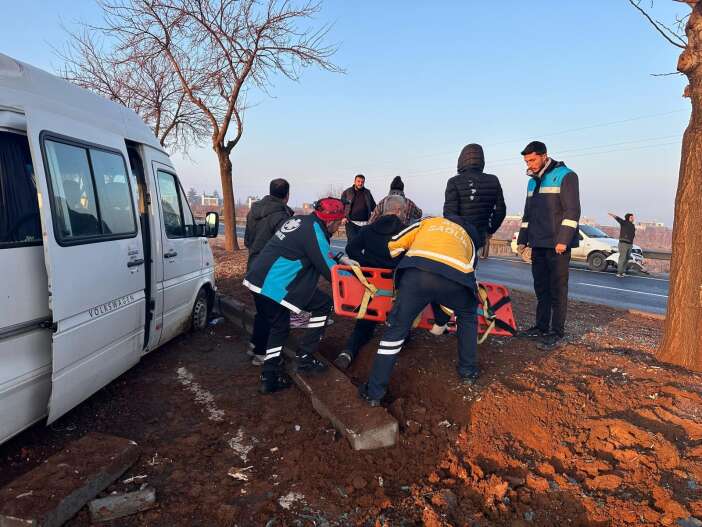 isci-servisi-kaza-yapti-7-kisi-yaralandi