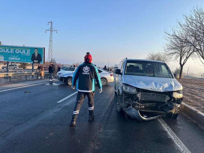 isci-servisi-kaza-yapti-7-kisi-yaralandi