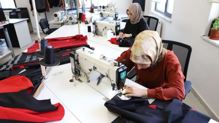 konyali-kadinlar-dikti-canakkale-ekibi-tesekkure-geldi