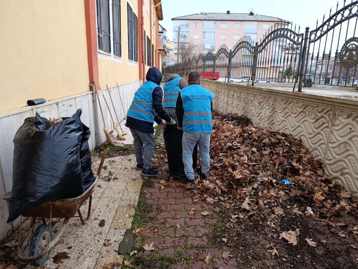 yukumluler-konya-seydisehirde-okullar-icin-kollari-sivadi