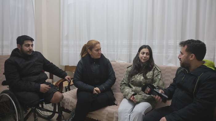 depremzede-beliz-kendisine-montunu-veren-askeri-buldu