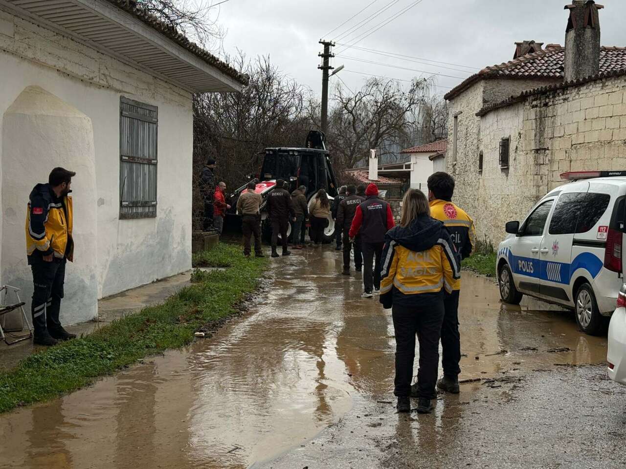 kayip-olarak-aranan-kadindan-kahreden-haber-ekipler-zorlukla-ulasti