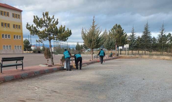 konyada-yukumluler-okullari-temizledi