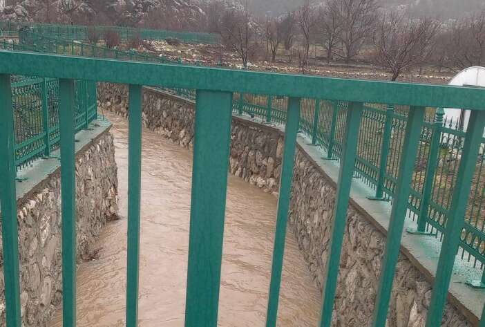 konyanin-yagis-rekortmeni-ilcesi-sular-altinda-kaldi