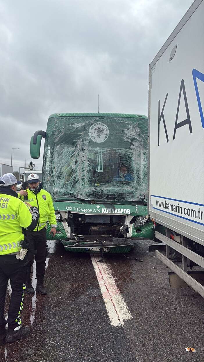 konyaspor-otobusu-istanbulda-kaza-yapti