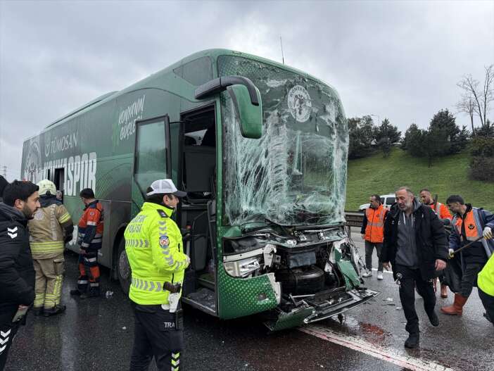 konyaspor-otobusu-istanbulda-kaza-yapti