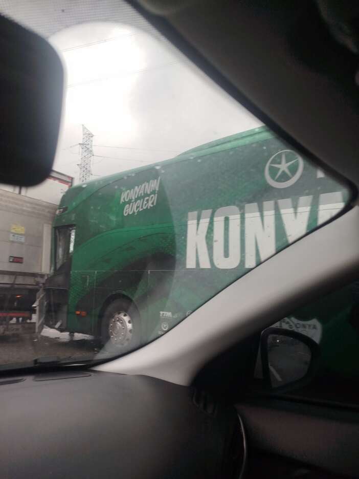 konyaspor-otobusu-istanbulda-kaza-yapti