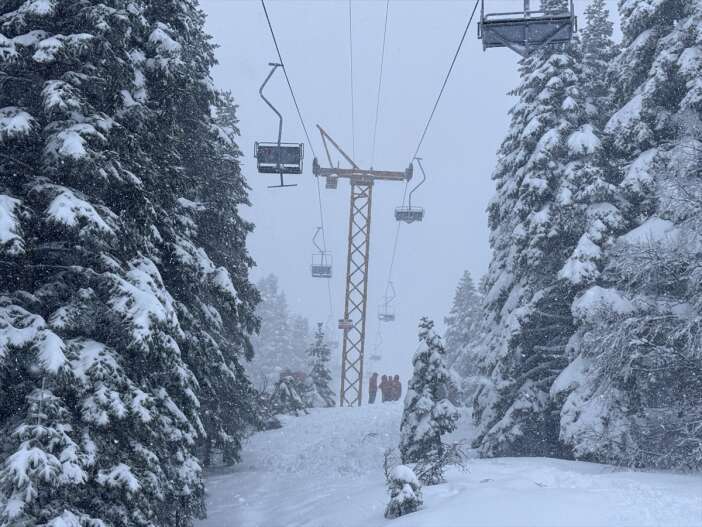 51-kisi-unlu-kayak-merkezinde-telesiyejde-mahsur-kaldi