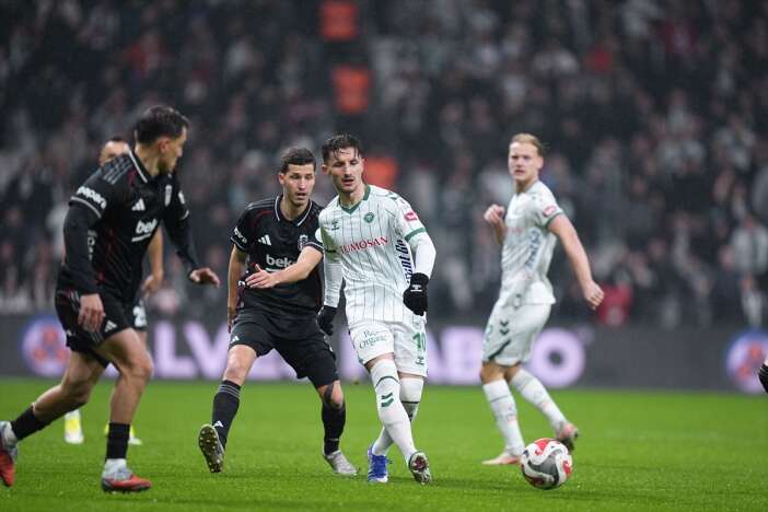 besiktas-konyaspor-macinda-tribunler-karisti