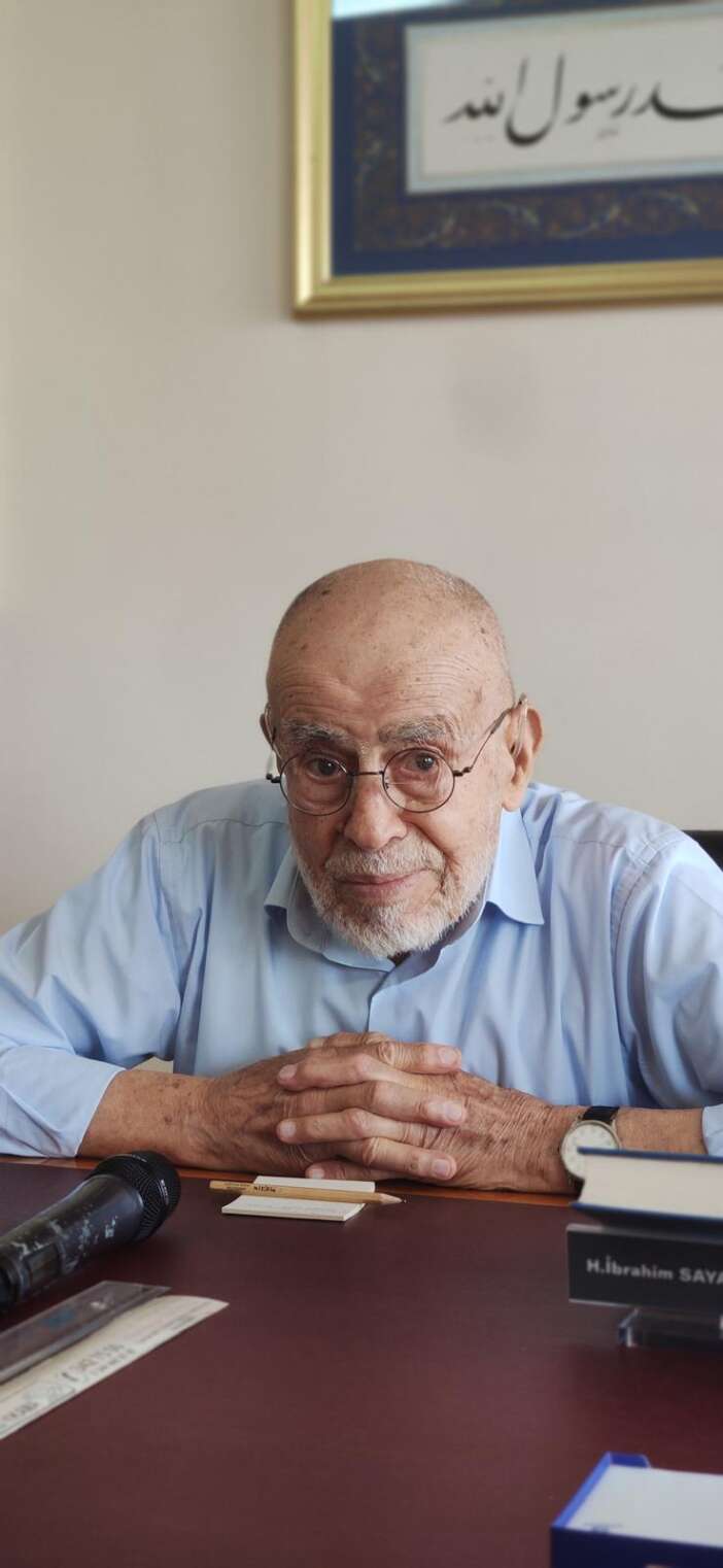 konya-bir-asri-kuran-ve-hizmetle-geciren-halil-ibrahim-sayara-duaci