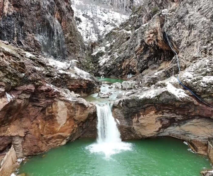 kuraklik-sonrasi-gelen-yagis-konyanin-unlu-kanyonuna-can-verdi-cetmi-selalesi