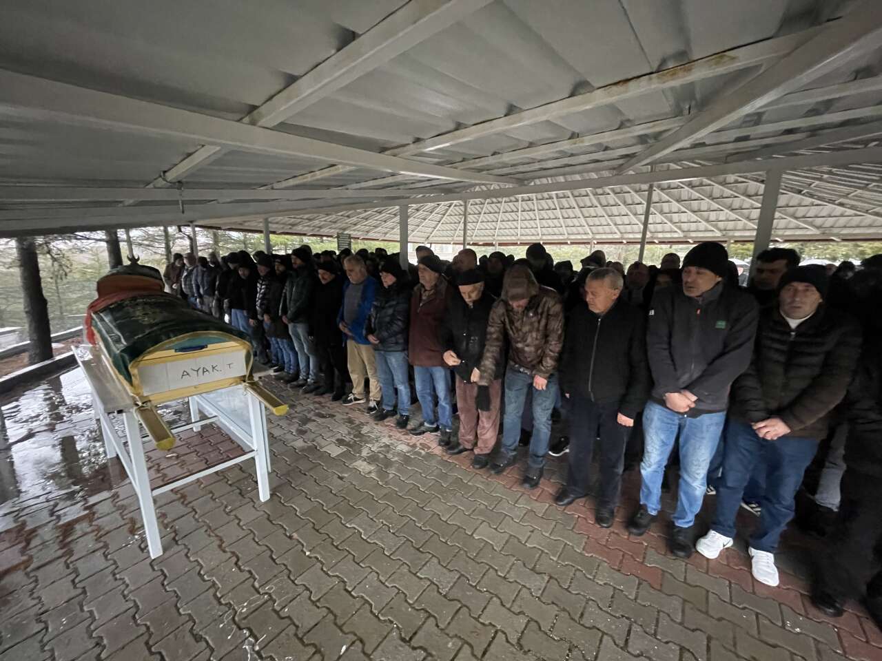 antalyadaki-otobus-faciasinda-olen-anne-ve-kizi-konyada-topraga-verildi