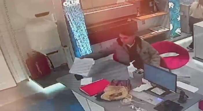 is-basvurusuna-geldigi-yerde-yaptigi-soke-etti