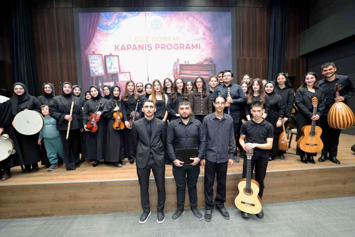 karatayda-549-kursiyer-eserleriyle-sahne-aldi