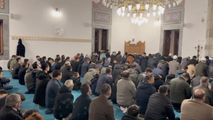 konya-karapinarin-462-yillik-camisinde-berat-kandili-coskusu