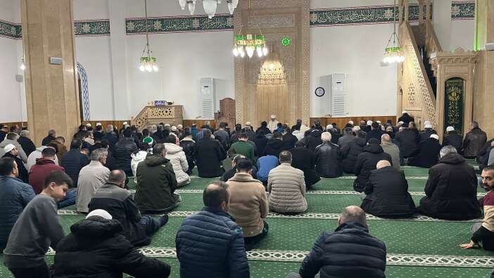 konyada-berat-kandili-camilerde-dualarla-idrak-edildi