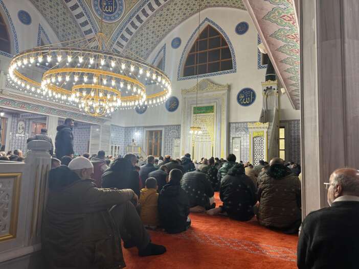 konyada-berat-kandili-camilerde-dualarla-idrak-edildi