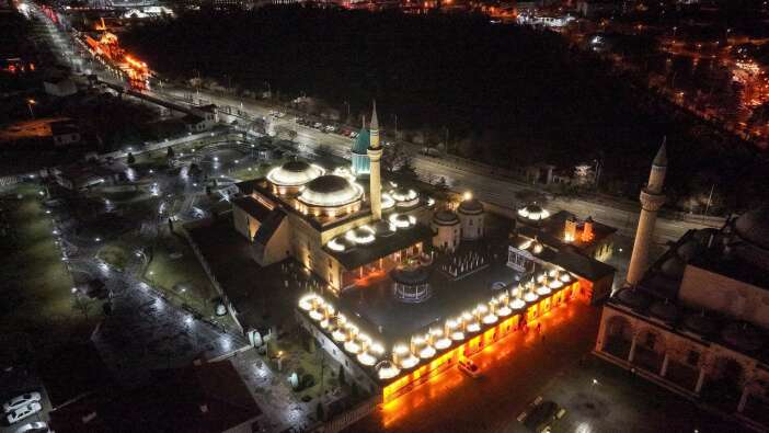 konyada-berat-kandili-camilerde-dualarla-idrak-edildi