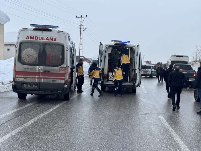 otobus-ile-minibus-carpisti-18-yarali-var