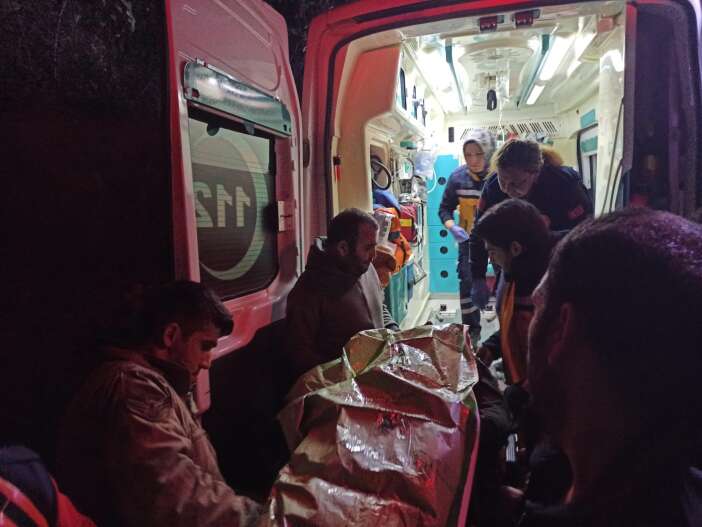 ucuruma-yuvarlanan-kisiyi-kurtarmak-isteyen-4-itfaiye-eri-zehirlendi