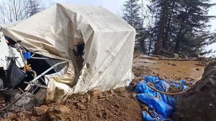 uzerine-kaya-dusen-sondaj-operatoru-hayatini-kaybetti