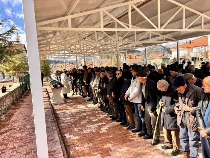 7-kisinin-oldugu-kazada-can-vermisti-hasan-akdaga-konyada-aci-veda