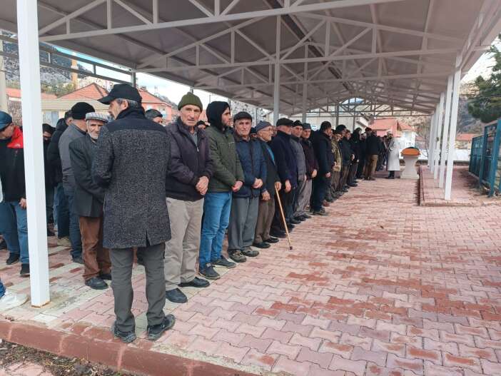 7-kisinin-oldugu-kazada-can-vermisti-hasan-akdaga-konyada-aci-veda