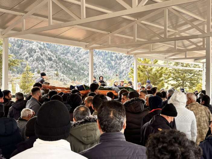 7-kisinin-oldugu-kazada-can-vermisti-hasan-akdaga-konyada-aci-veda