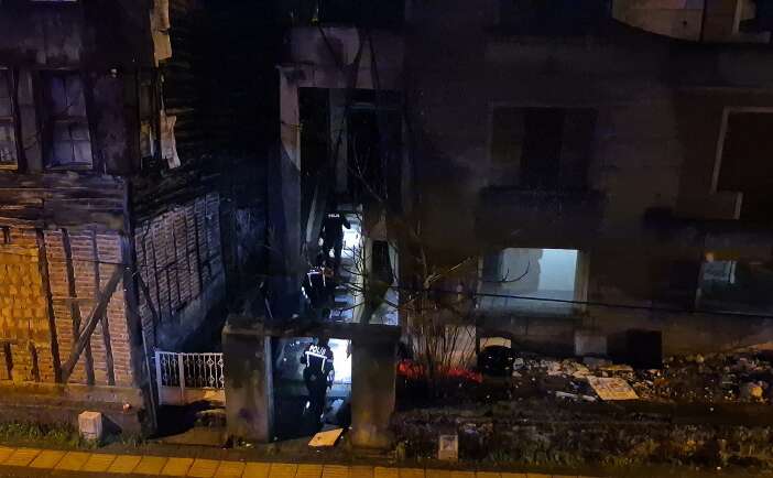 ayni-mahalleden-2-ayri-ihbar-ortaligi-ayaga-kaldirdi-cok-sayida-ekip-sevk-edildi