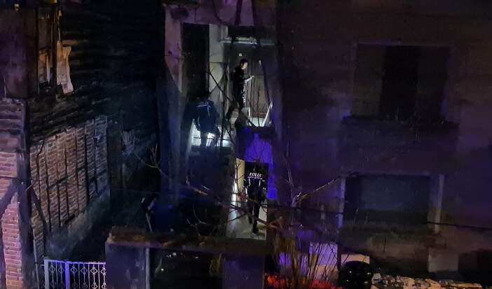 ayni-mahalleden-2-ayri-ihbar-ortaligi-ayaga-kaldirdi-cok-sayida-ekip-sevk-edildi