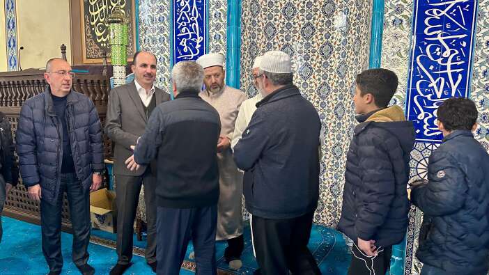 baskan-altay-berat-kandilini-vatandaslarla-gecirdi